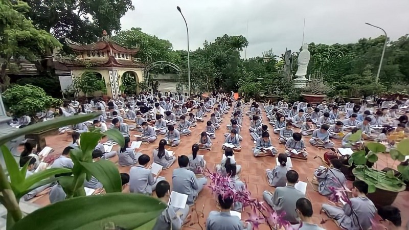 Băn khoăn với những  khóa tu mùa hè