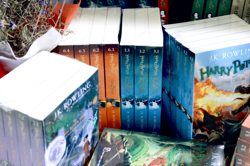 Boxset Harry Potter gồm 30 tập khổ nhỏ của Nhà xuất bản Trẻ nhằm tiếp cận độc giả mục tiêu là thiếu nhi