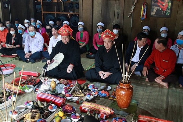 y nghia nhan van giao duc o le thuc cuoi lia trong mo muong hoa binh