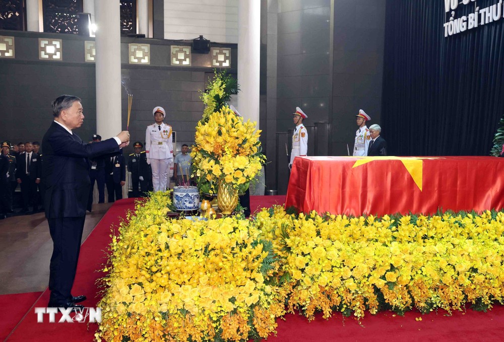 Đoàn Ban Chấp hành Trung ương Đảng viếng Tổng Bí thư Nguyễn Phú Trọng