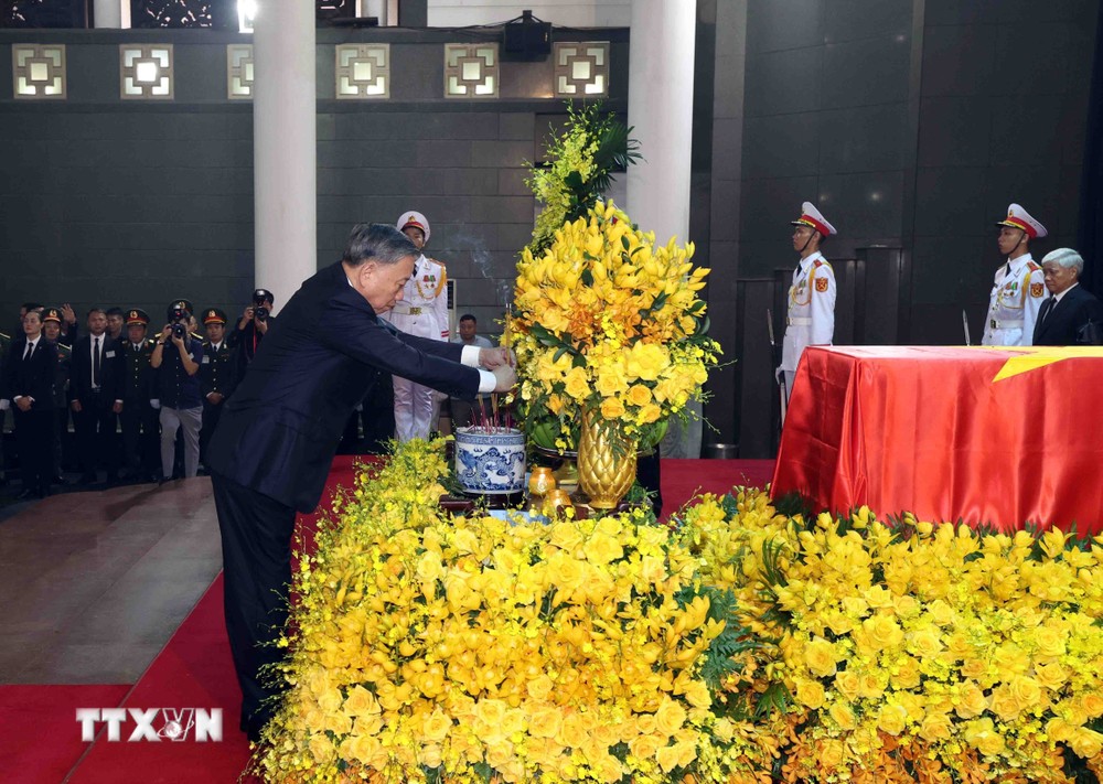 Đoàn Ban Chấp hành Trung ương Đảng viếng Tổng Bí thư Nguyễn Phú Trọng