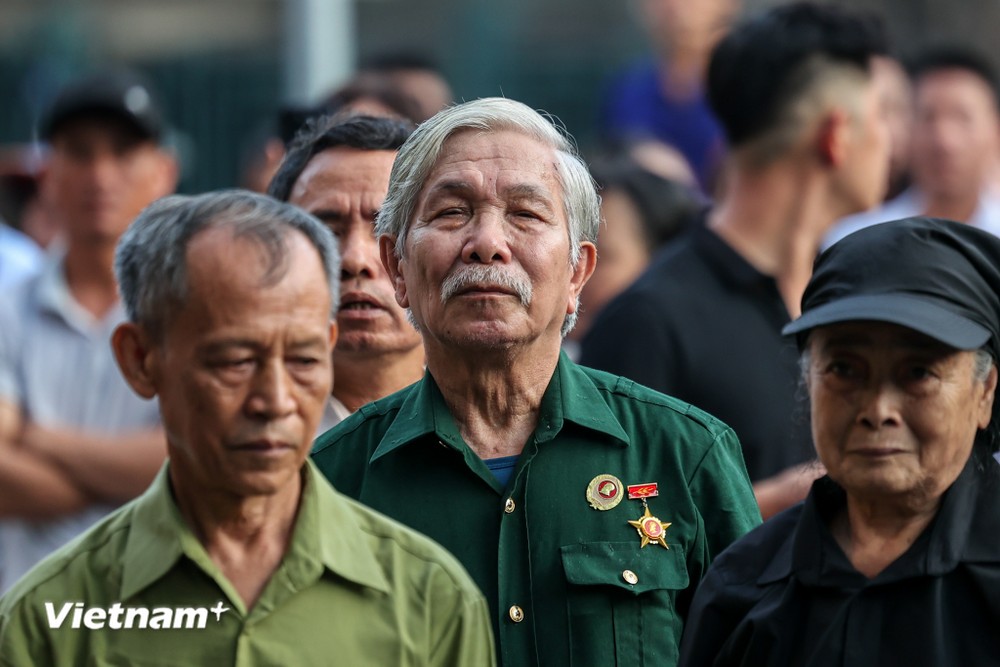 Ngày Quốc tang thứ 2: Người dân xếp hàng từ 2 giờ sáng chờ viếng Tổng Bí thư