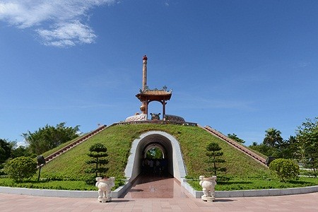 Miên man thành cổ Quảng Trị: Người trẻ lấy quá khứ rọi vào tương lai