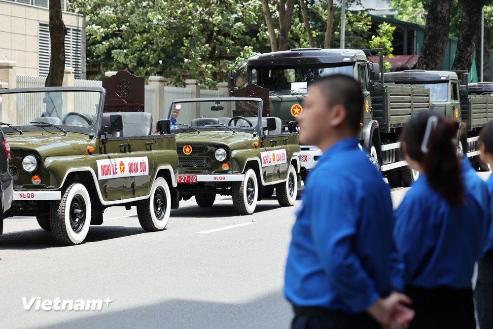 Người dân chờ tiễn biệt Tổng Bí thư Nguyễn Phú Trọng về nơi an nghỉ cuối cùng