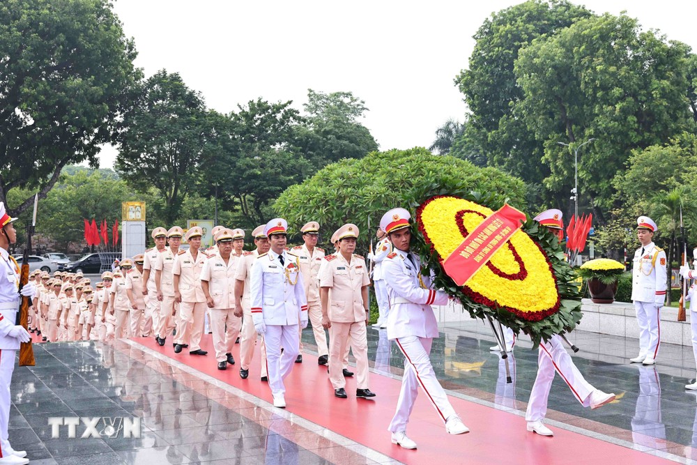 Lãnh đạo Đảng, Nhà nước viếng Chủ tịch Hồ Chí Minh và các anh hùng liệt sĩ