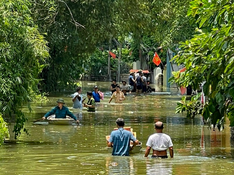 Hàng nghìn hộ dân bị ngập sâu trong nước vẫn đang cần được hỗ trợ, di dời. Nguồn: Công an TP Hà Nội