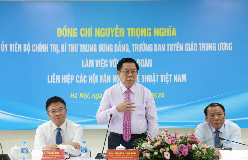 Khơi dậy, phát huy mạnh mẽ khát vọng cống hiến,  năng lực sáng tạo của văn nghệ sĩ