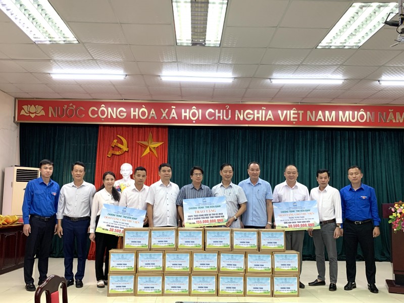 Công ty VEPIC  tặng sách và thiết bị giáo dục cho 4 Trường Tiểu học trên địa bàn tỉnh Thanh Hóa với giá trị 155 triệu đồng.