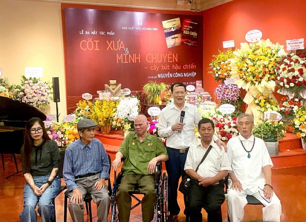 ra mat coi xua minh chuyen cay but hau chien cua tac gia nguyen cong nghiep