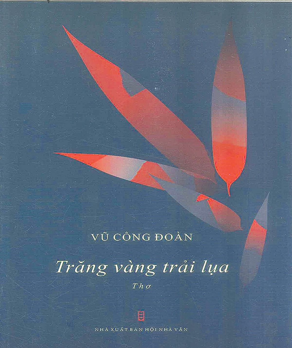 Thơ lục bát bốn câu của Vũ Công Đoàn tuôn chảy những say đắm và kiêu sa