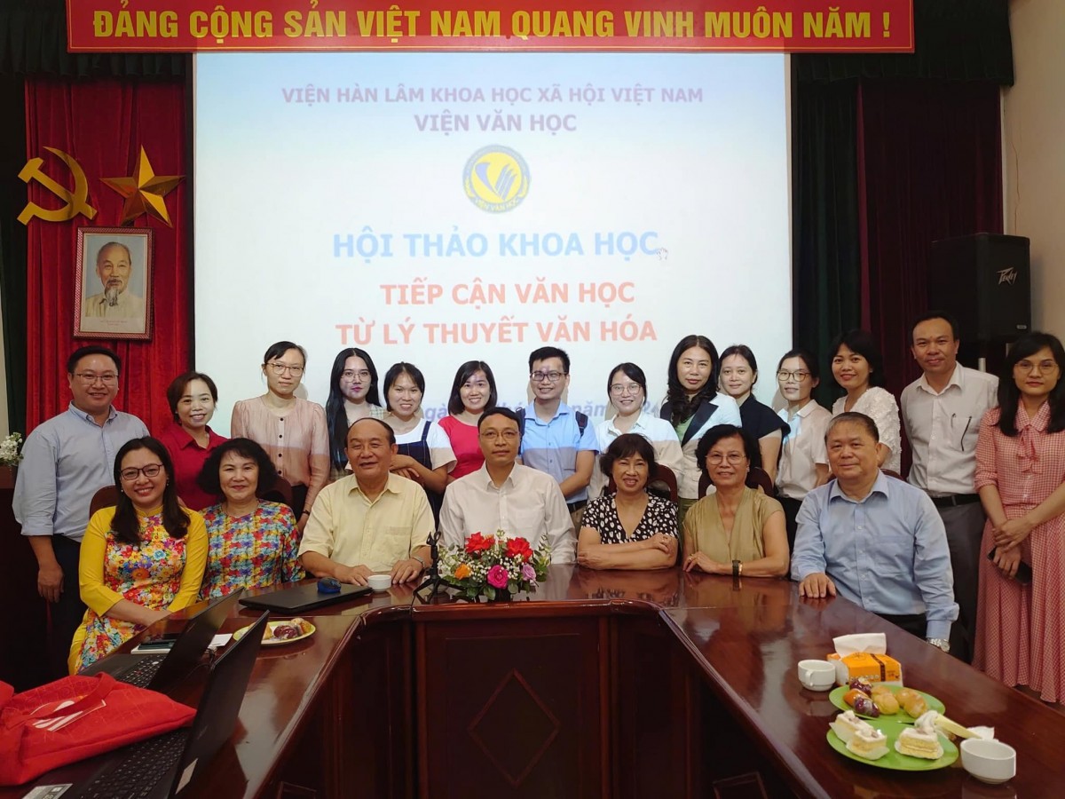 Tiếp cận văn học từ lý thuyết văn hóa