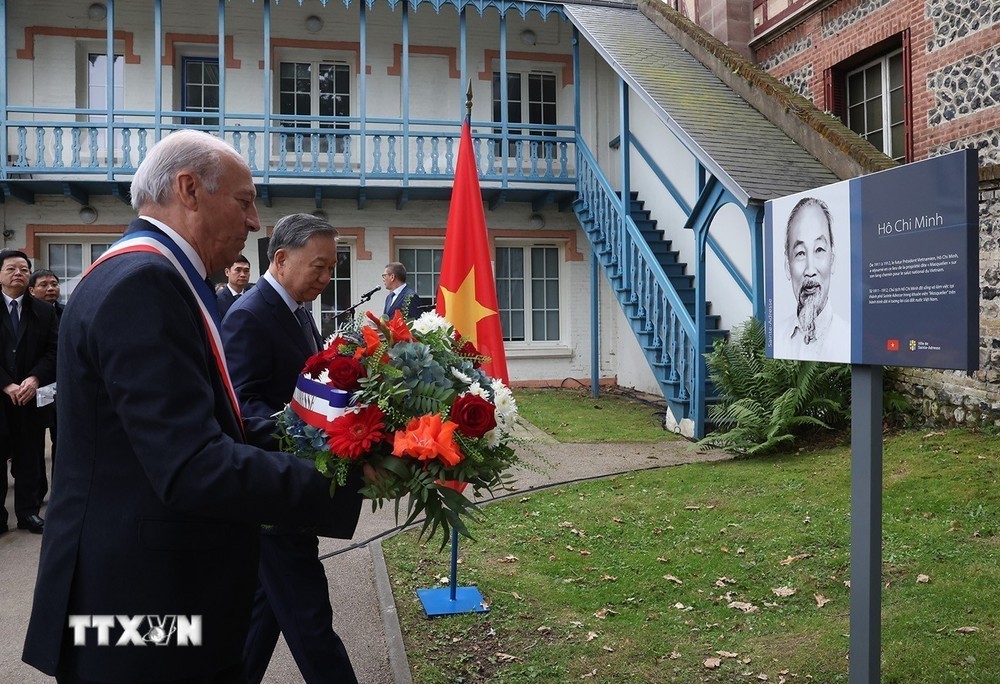 Khánh thành Biển kỷ niệm mang tên Chủ tịch Hồ Chí Minh tại Sainte-Adresse