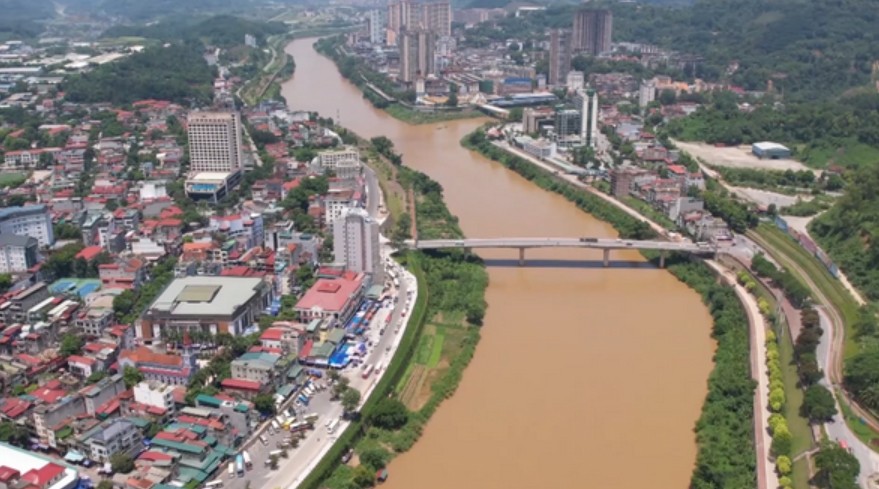 Sông Hồng đoạn chảy qua thành phố Lào Cai