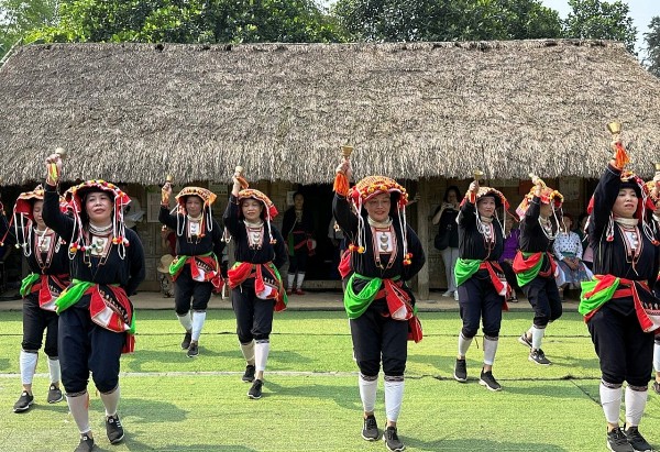 ban tin van nghe chuong trinh ve mien di san tinh hoa va ban sac