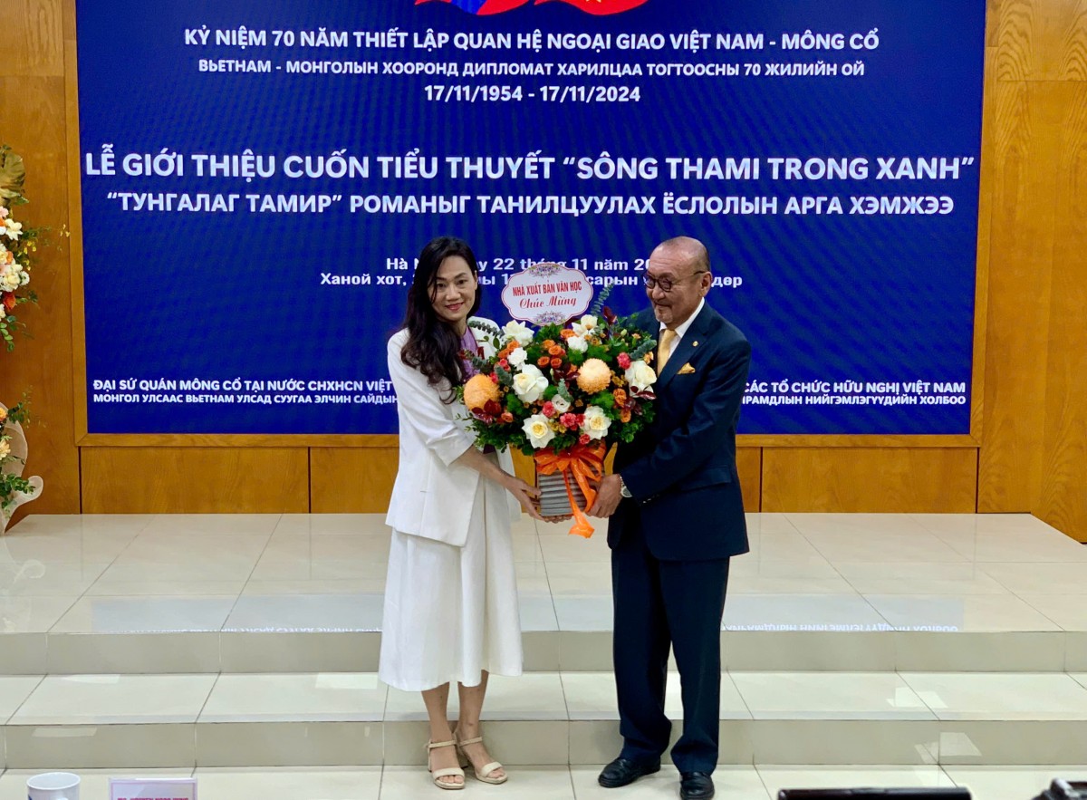 Sông Thami trong xanh: Một biểu tượng của văn học Mông Cổ