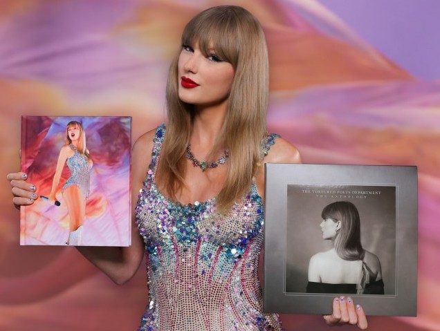 Taylor Swift tự xuất bản sách và bán được hơn 800.000 bản trong vòng một tuần