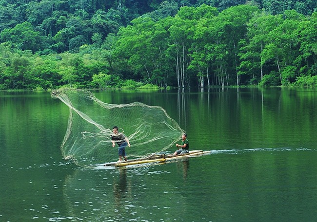 Trên hồ Pha Đay - Ảnh: Trần Đàm