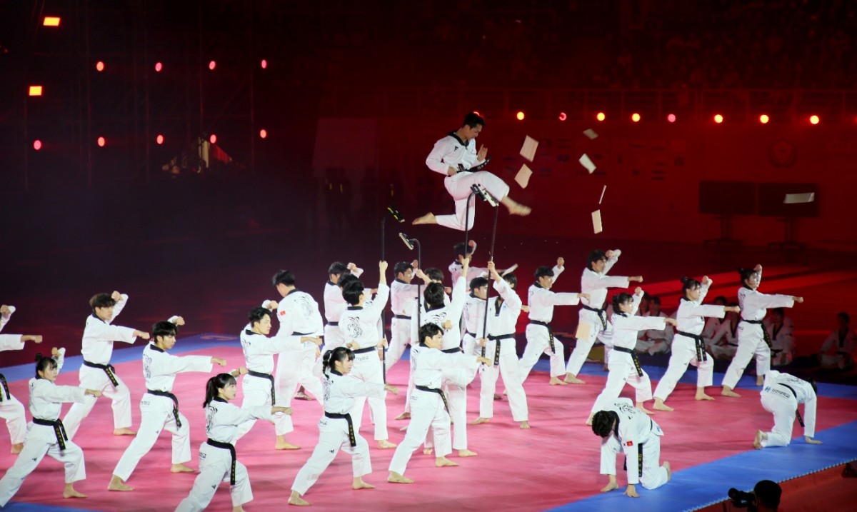 Vẻ đẹp của cảnh sát Taekwondo châu Á