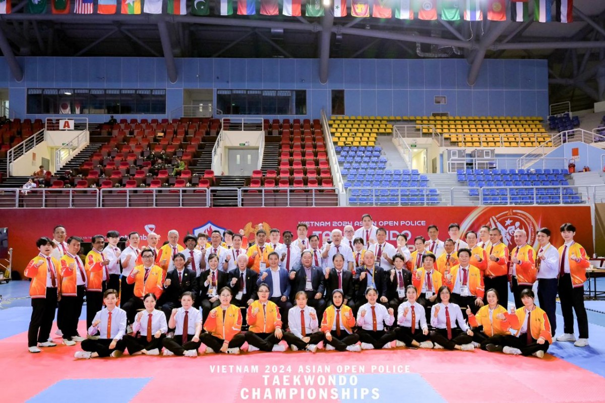 Vẻ đẹp của cảnh sát Taekwondo châu Á