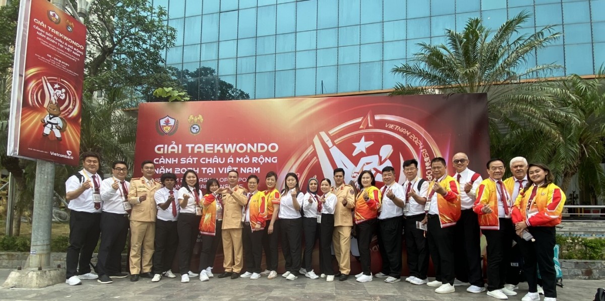 Vẻ đẹp của cảnh sát Taekwondo châu Á