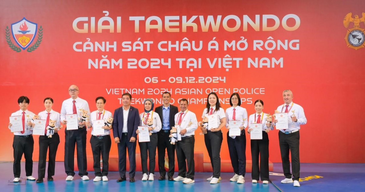 Vẻ đẹp của cảnh sát Taekwondo châu Á