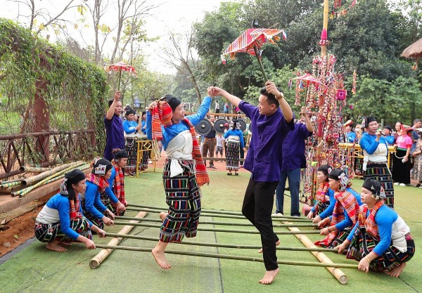 trai nghiem van hoa truyen thong tai lang van hoa du lich cac dan toc viet nam