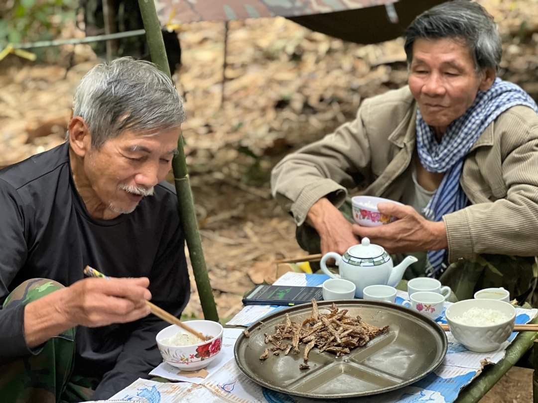 Những cựu binh già muốn quên chiến tranh nhưng không bao giờ lãng quên đồng đội