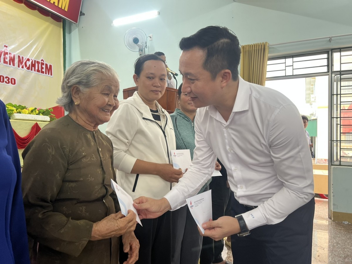 BSR - Gửi trọn nghĩa tình, khắc ghi công ơn các gia đình thương binh - liệt sĩ