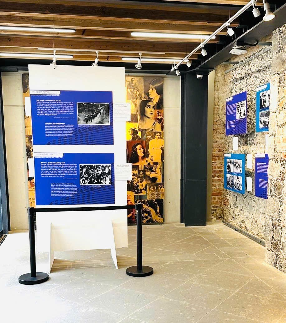 Khai mạc triển lãm 