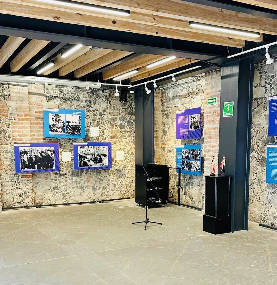 Khai mạc triển lãm 