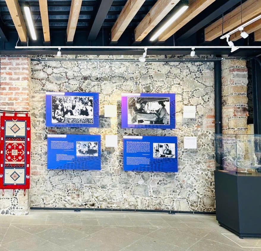 Khai mạc triển lãm 