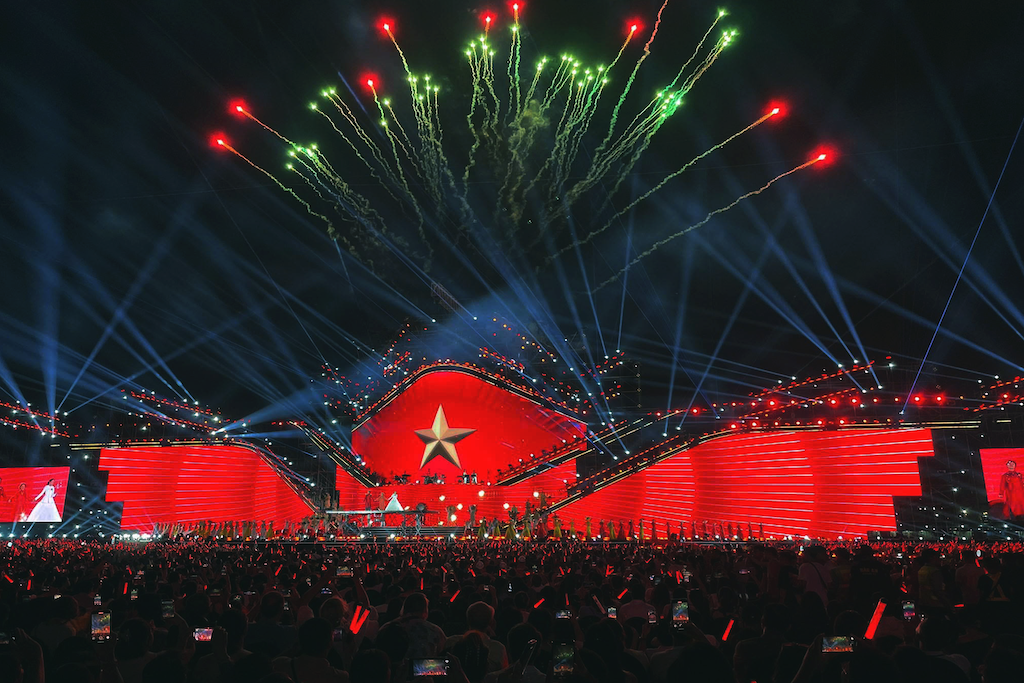 Hà Nội bùng nổ 100.000 khán giả trong hai ngày đại nhạc hội