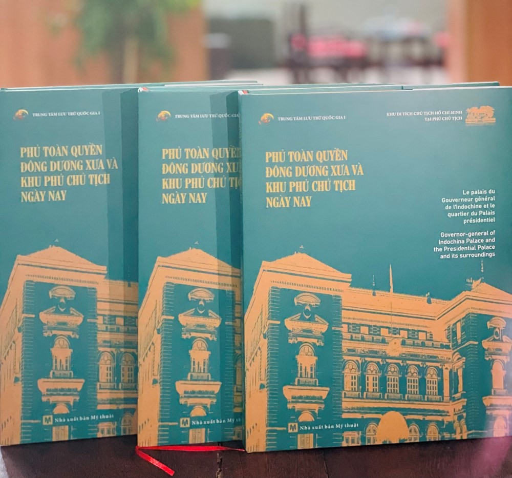Cuốn sách Phủ Toàn quyền Đông Dương xưa và Phủ Chủ tịch ngày nay. Ảnh Trung tâm Lưu trữ quốc gia I
