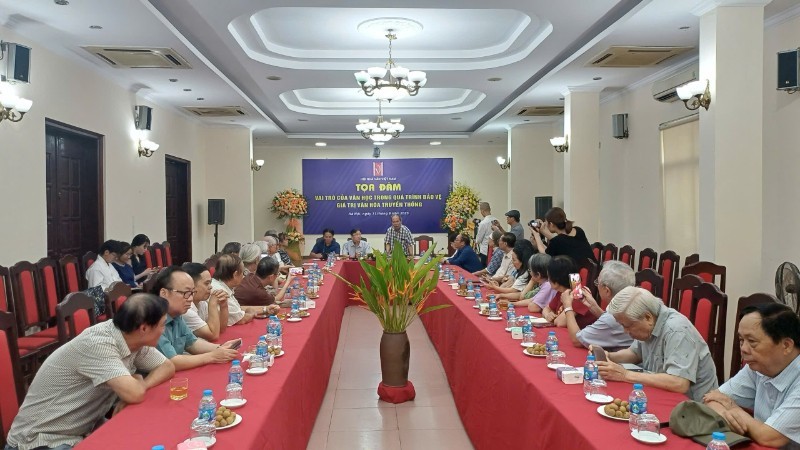 Văn học trong quá trình bảo vệ giá trị văn hóa truyền thống