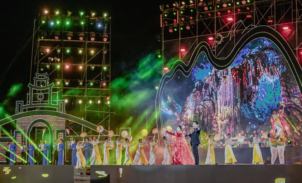 Với việc sở hữu hệ thống hang động nổi tiếng thế giới, du lịch tỉnh Quảng Trị kỳ vọng sẽ phát triển trong tương lai gần. BTC