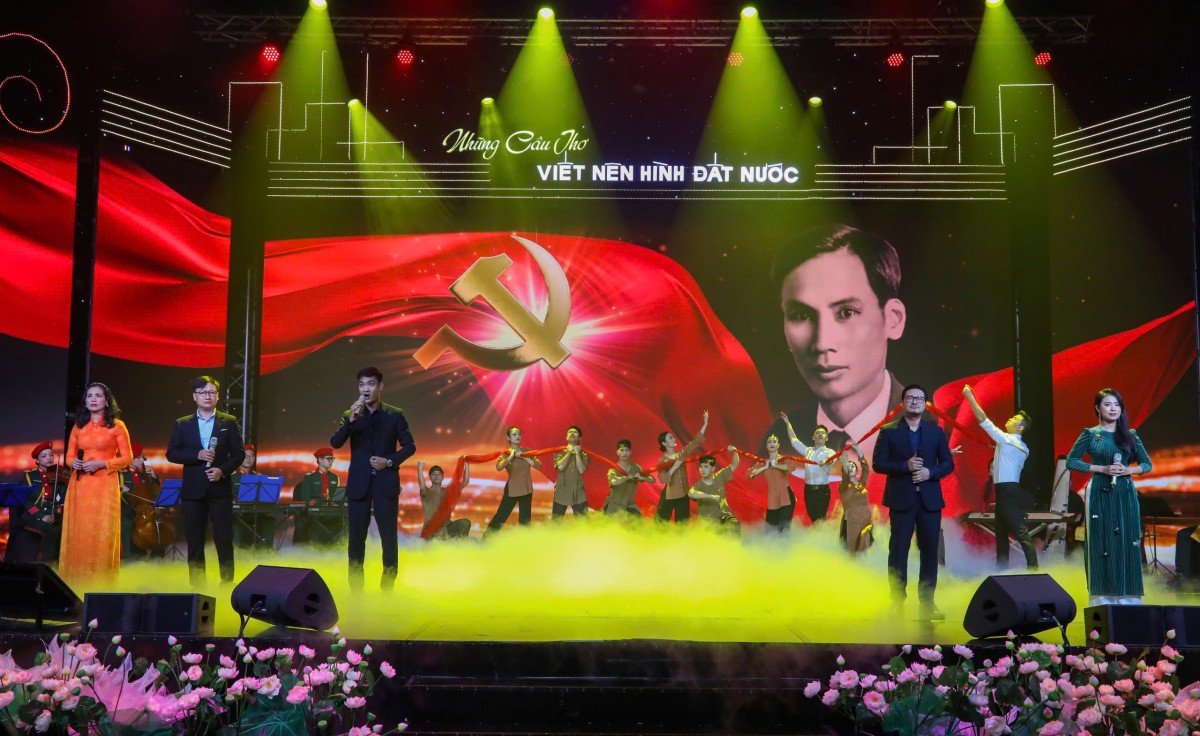 Chương trình “Những câu thơ viết nên hình đất nước”