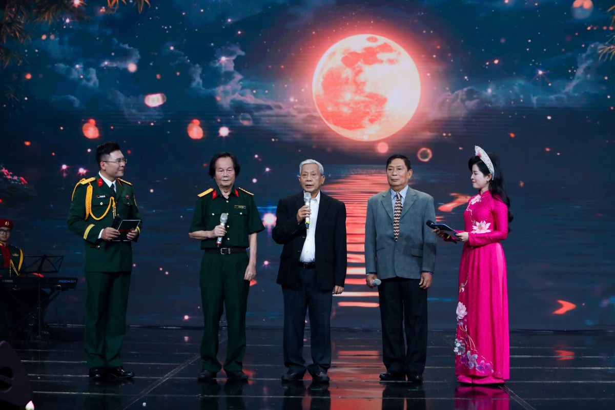 Chương trình “Những câu thơ viết nên hình đất nước”