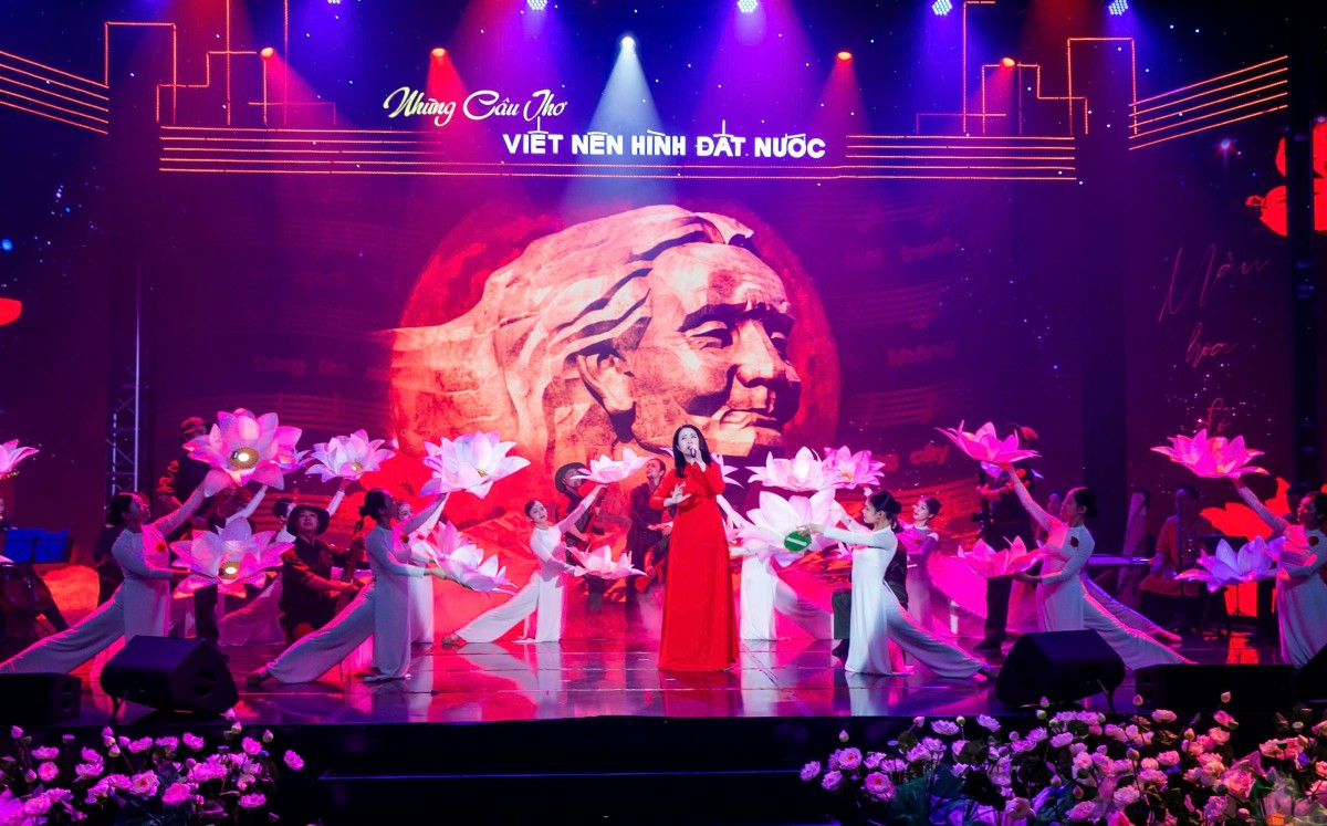 Chương trình “Những câu thơ viết nên hình đất nước”