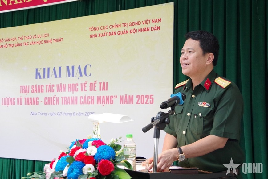 Biển vào trong trang viết những nhà thơ...