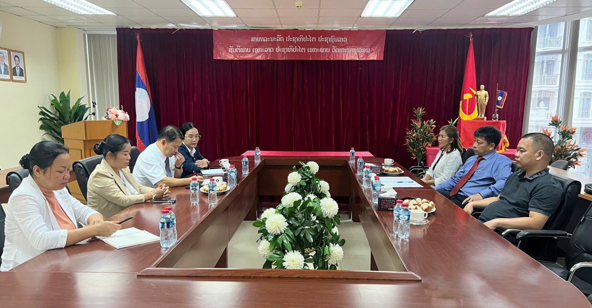 Nhà xuất bản Giáo dục Việt Nam đến thăm và làm việc với Nhà xuất bản và Phát hành Sách Quốc gia Lào