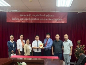 Nhà xuất bản Giáo dục Việt Nam đến thăm và làm việc với Nhà xuất bản và Phát hành Sách Quốc gia Lào