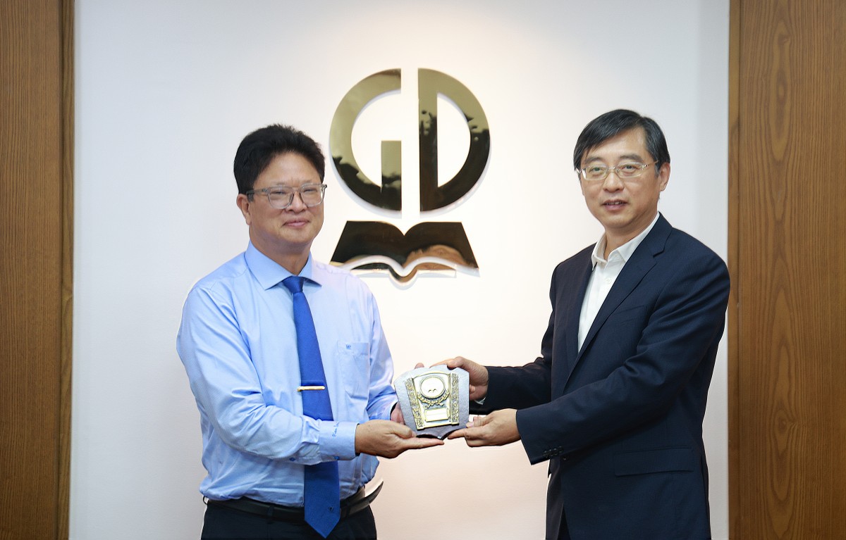 Nhà xuất bản Giáo dục Việt Nam tiếp đón và làm việc với Tập đoàn Xuất bản và Truyền thông Phượng Hoàng, Giang Tô, Trung Quốc