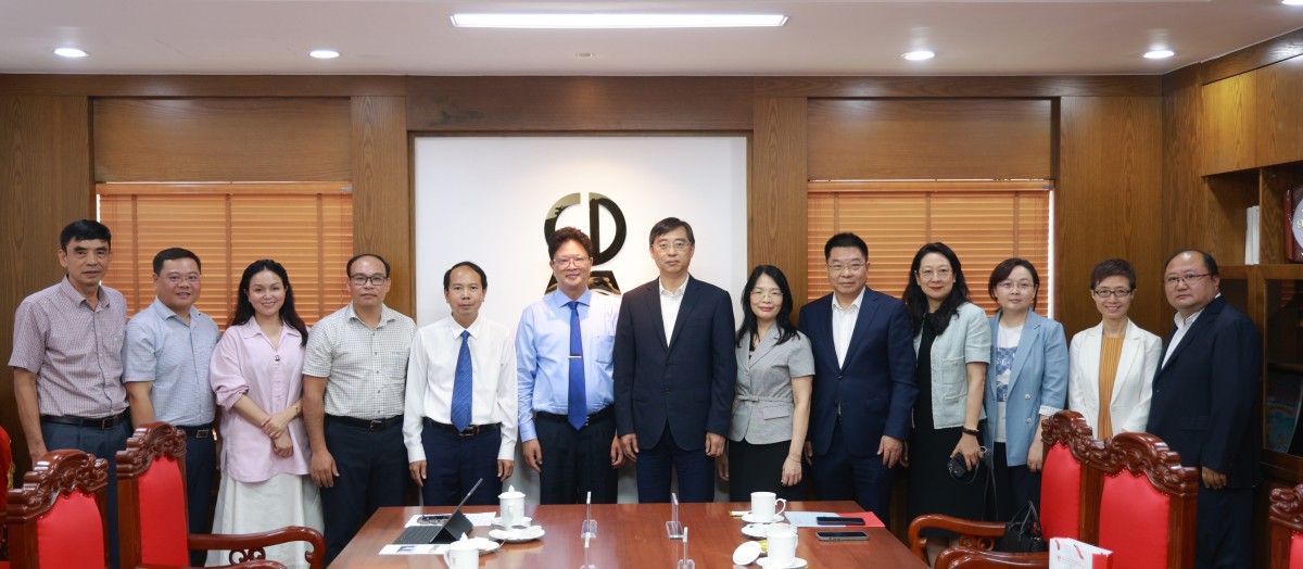 Nhà xuất bản Giáo dục Việt Nam tiếp đón và làm việc với Tập đoàn Xuất bản và Truyền thông Phượng Hoàng, Giang Tô, Trung Quốc