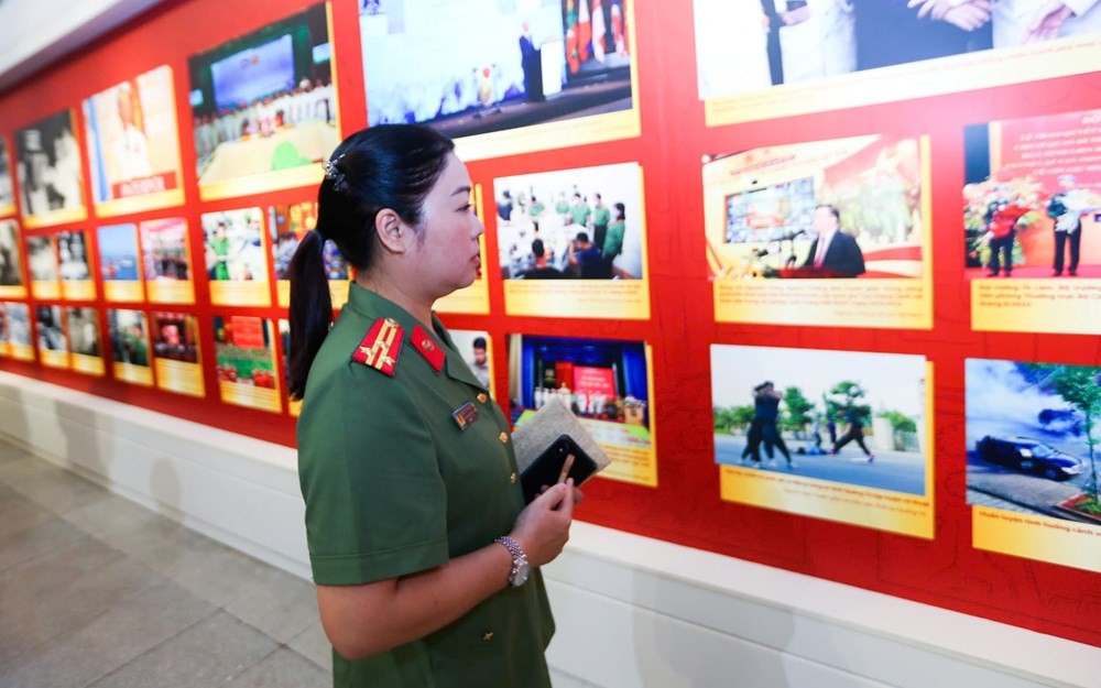 Trưng bày góp phần giáo dục truyền thống yêu nước, lòng tự hào dân tộc cho thế hệ trẻ. Ảnh: BTC