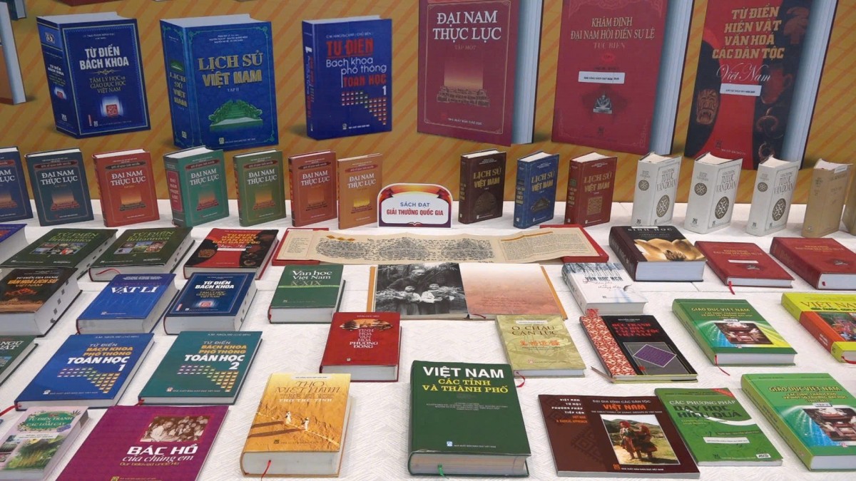 Nhà xuất bản Giáo dục Việt Nam tham dự Triển lãm thành tựu kinh tế - xã hội nhân dịp kỷ niệm 80 năm Ngày Quốc khánh 2/9