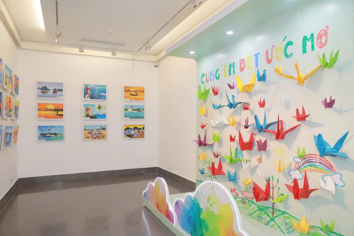 Khai mạc triển lãm "Chúng ta là trẻ em"