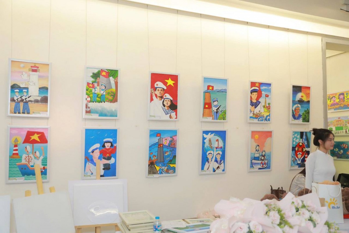 Khai mạc triển lãm "Chúng ta là trẻ em"