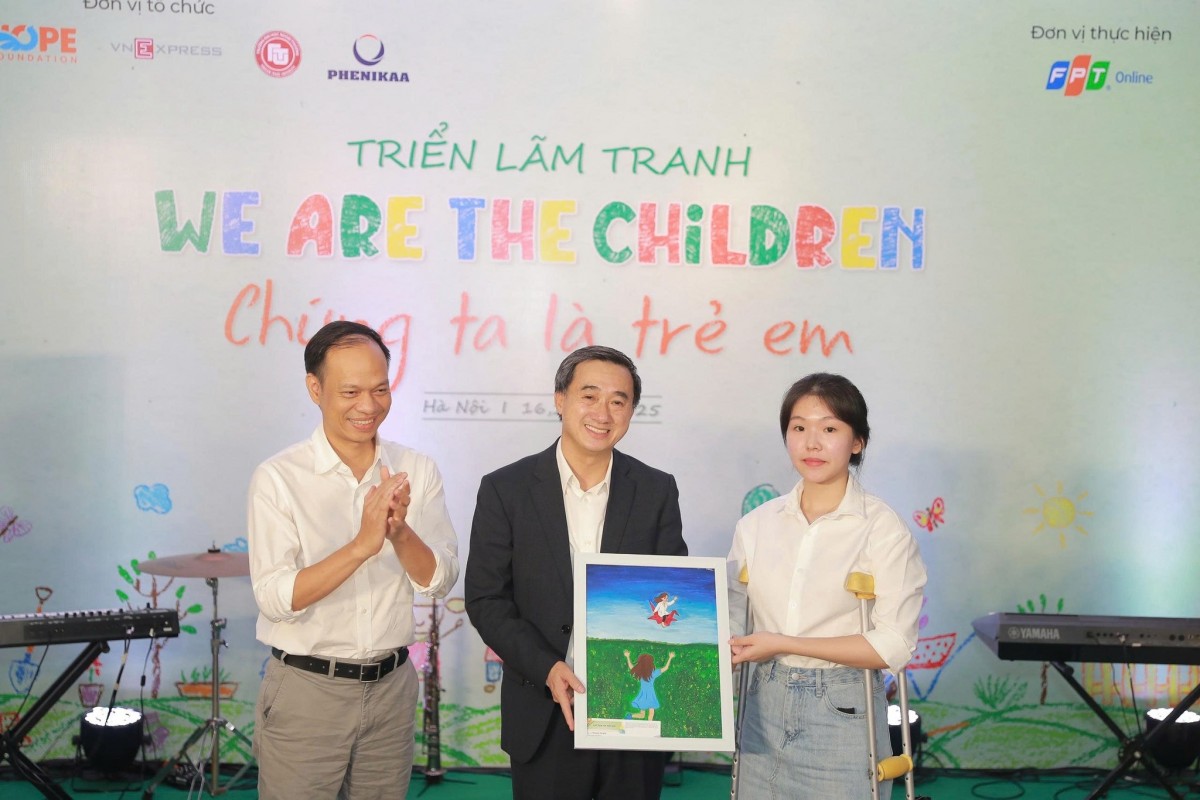 Khai mạc triển lãm "Chúng ta là trẻ em"