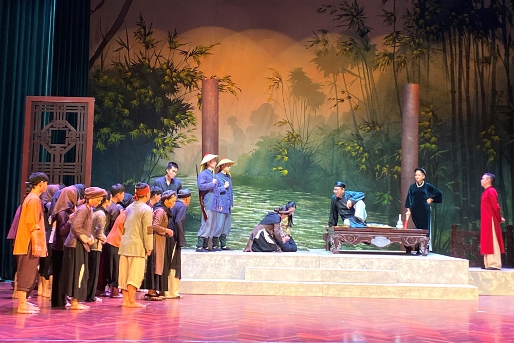 Người nông dân lam lũ, chịu nhiều áp bức, khổ cực. Ảnh: 