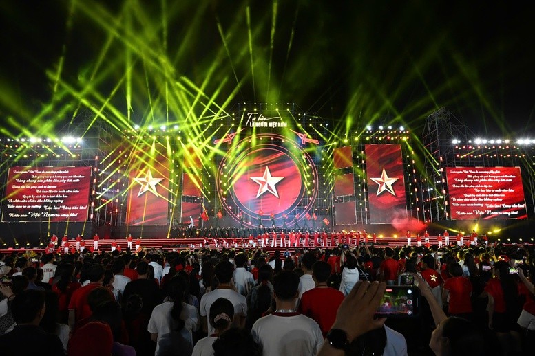 Khơi dậy lòng tự hào dân tộc qua chương trình nghệ thuật “Tự hào là người Việt Nam